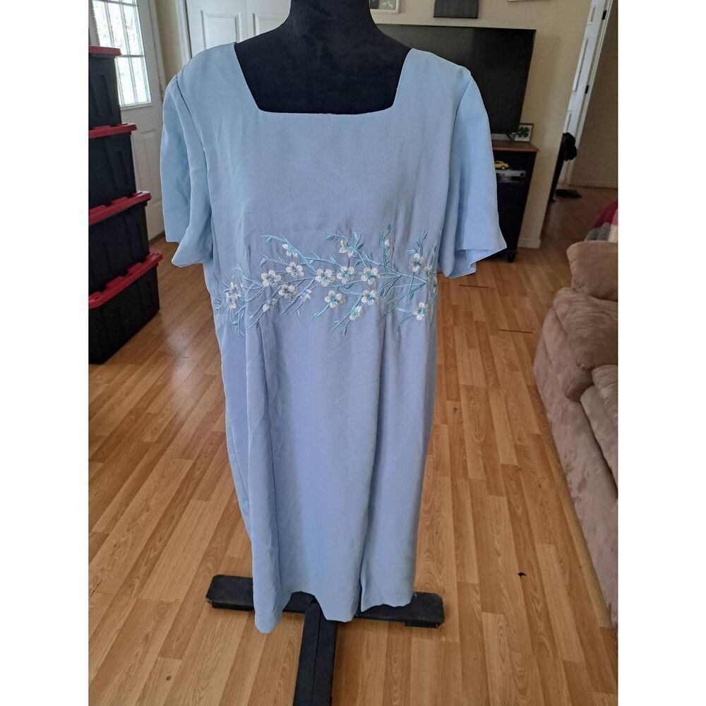 Vintage 16W Ultra DressโNew York Blue White Floral Square Neck Lined Midi Dress